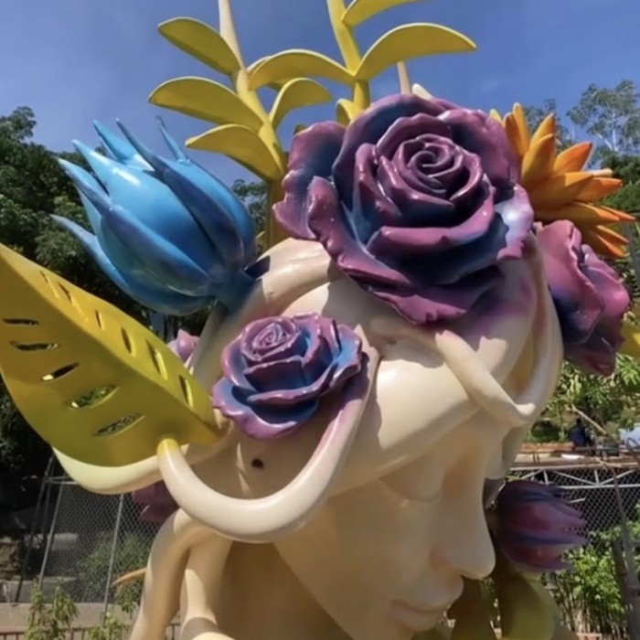 Mô hình cô gái khổng lồ bằng composite